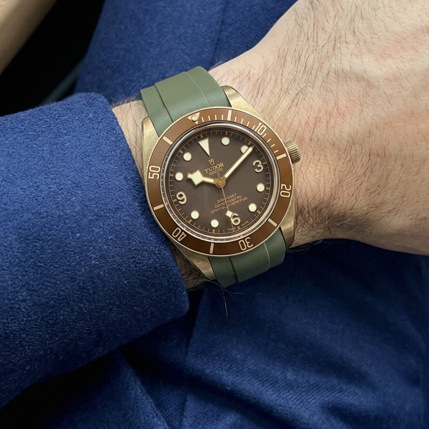 Tudor Heritage Black Bay Bronze 43 mm ile Uyumlu Kayış