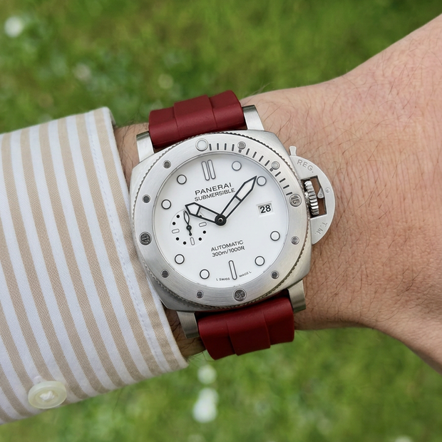 Panerai Luminor Submersible 44 mm ile Uyumlu Kayış