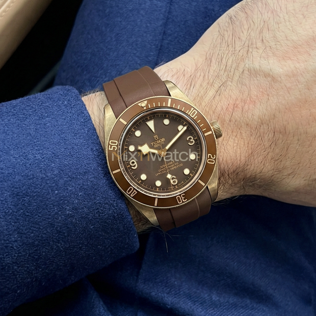 Tudor Heritage Black Bay Bronze 43 mm ile Uyumlu