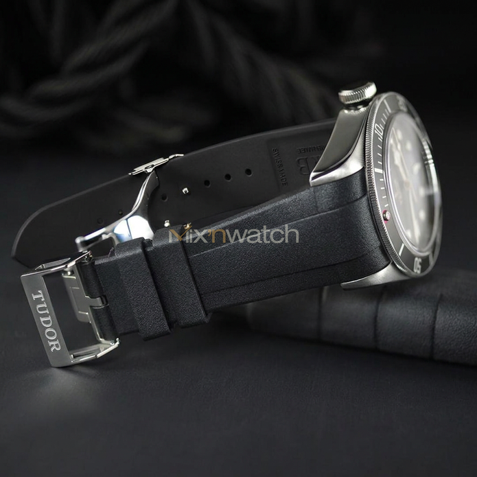 Tudor Black Bay Chrono 41 mm ile Uyumlu