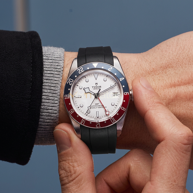 Tudor Black Bay GMT 41 mm ile Uyumlu