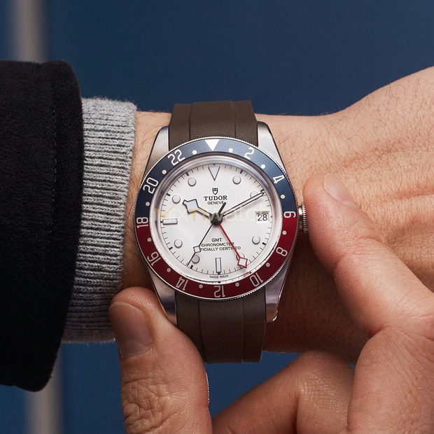 Tudor Black Bay GMT 41 mm ile Uyumlu