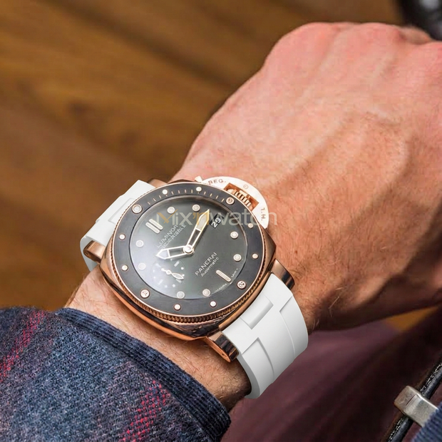 Panerai Luminor Submersible 44 mm ile Uyumlu